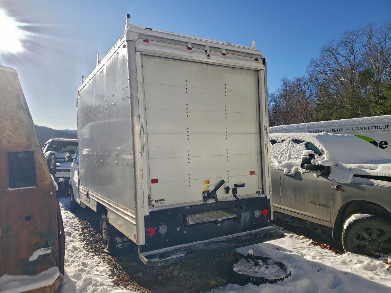2023 CHEVROLET EXPRESS G3500 *** BOX TRUCK *** photo 3