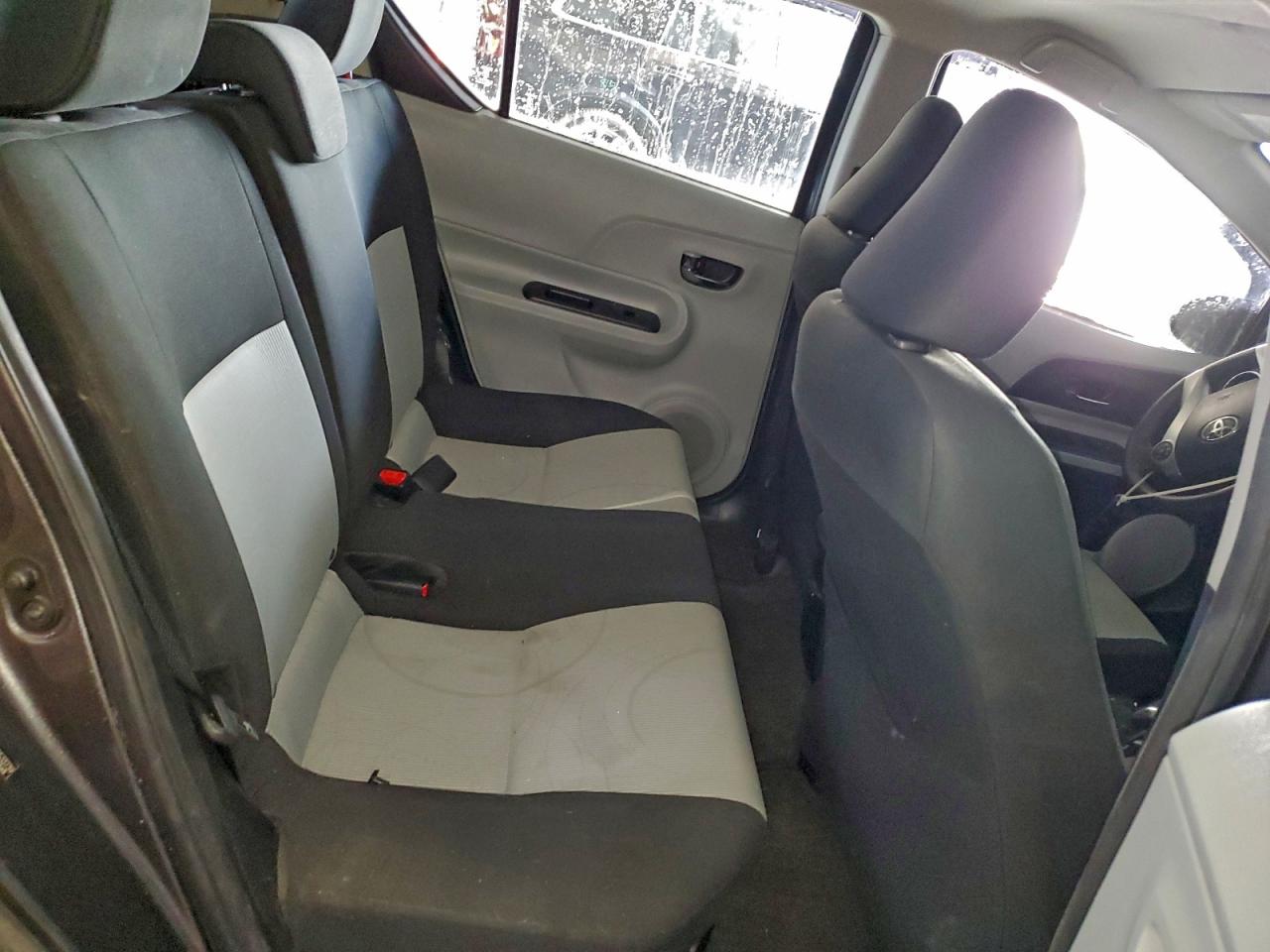 2013 TOYOTA PRIUS C photo 37