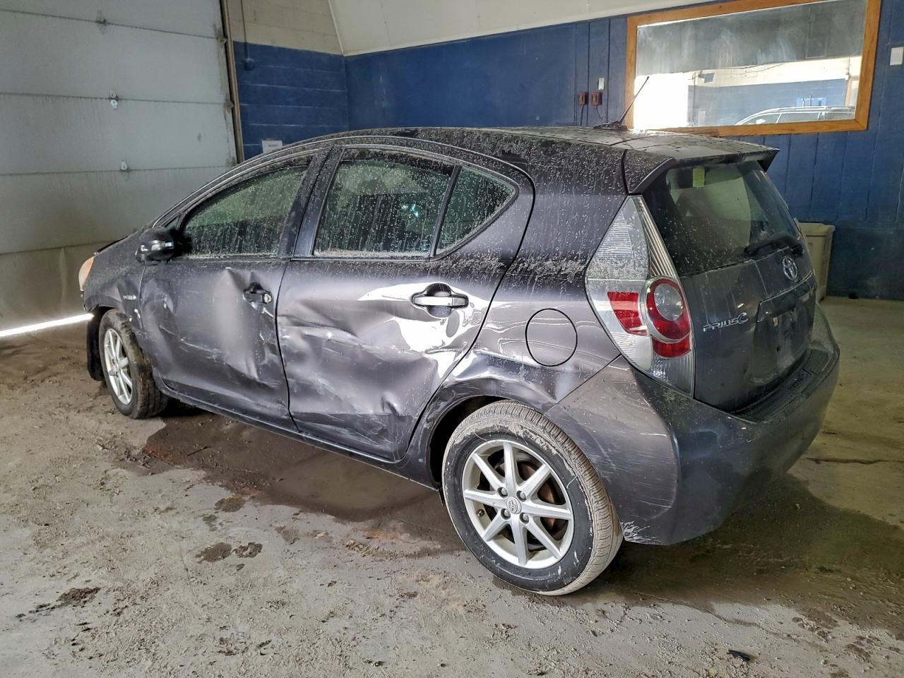 2013 TOYOTA PRIUS C photo 5