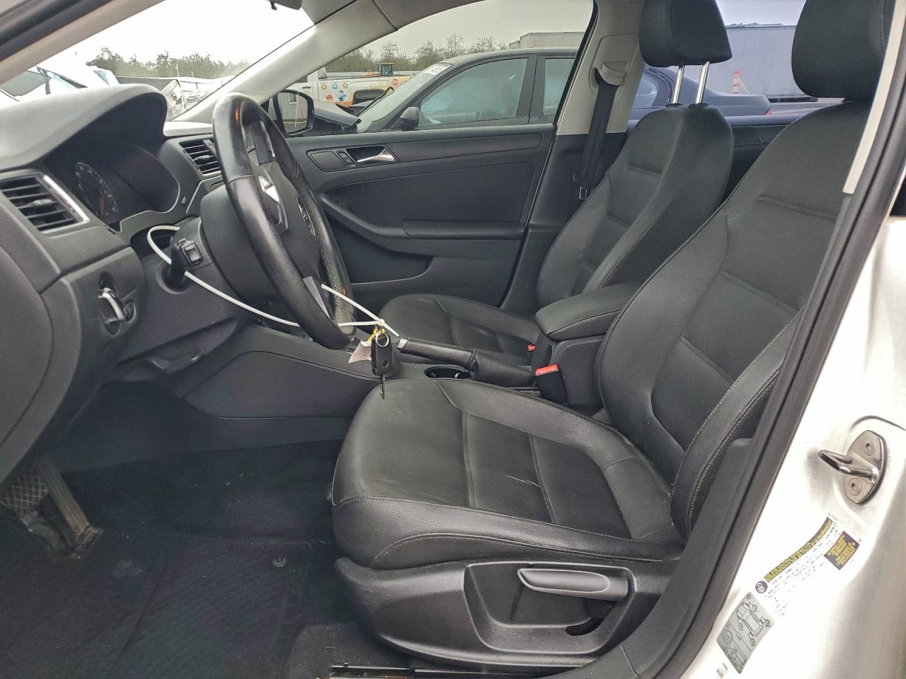 2011 VOLKSWAGEN JETTA SE photo 7