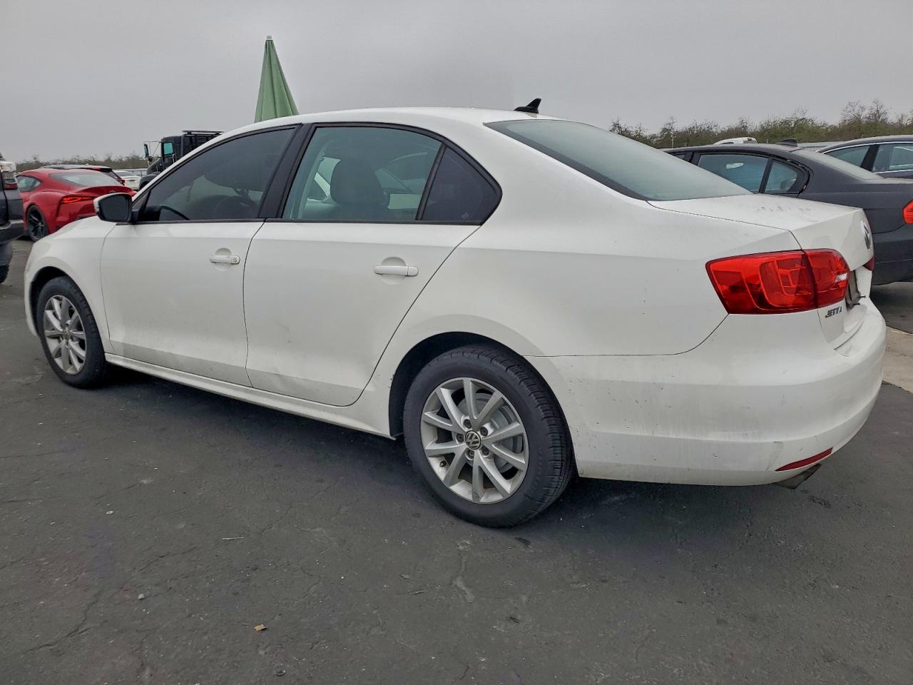 2011 VOLKSWAGEN JETTA SE photo 2