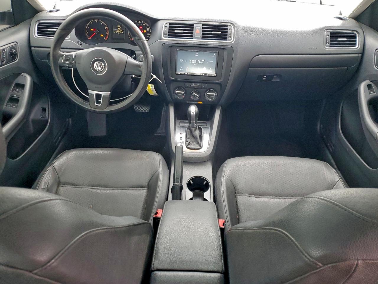 2011 VOLKSWAGEN JETTA SE photo 8