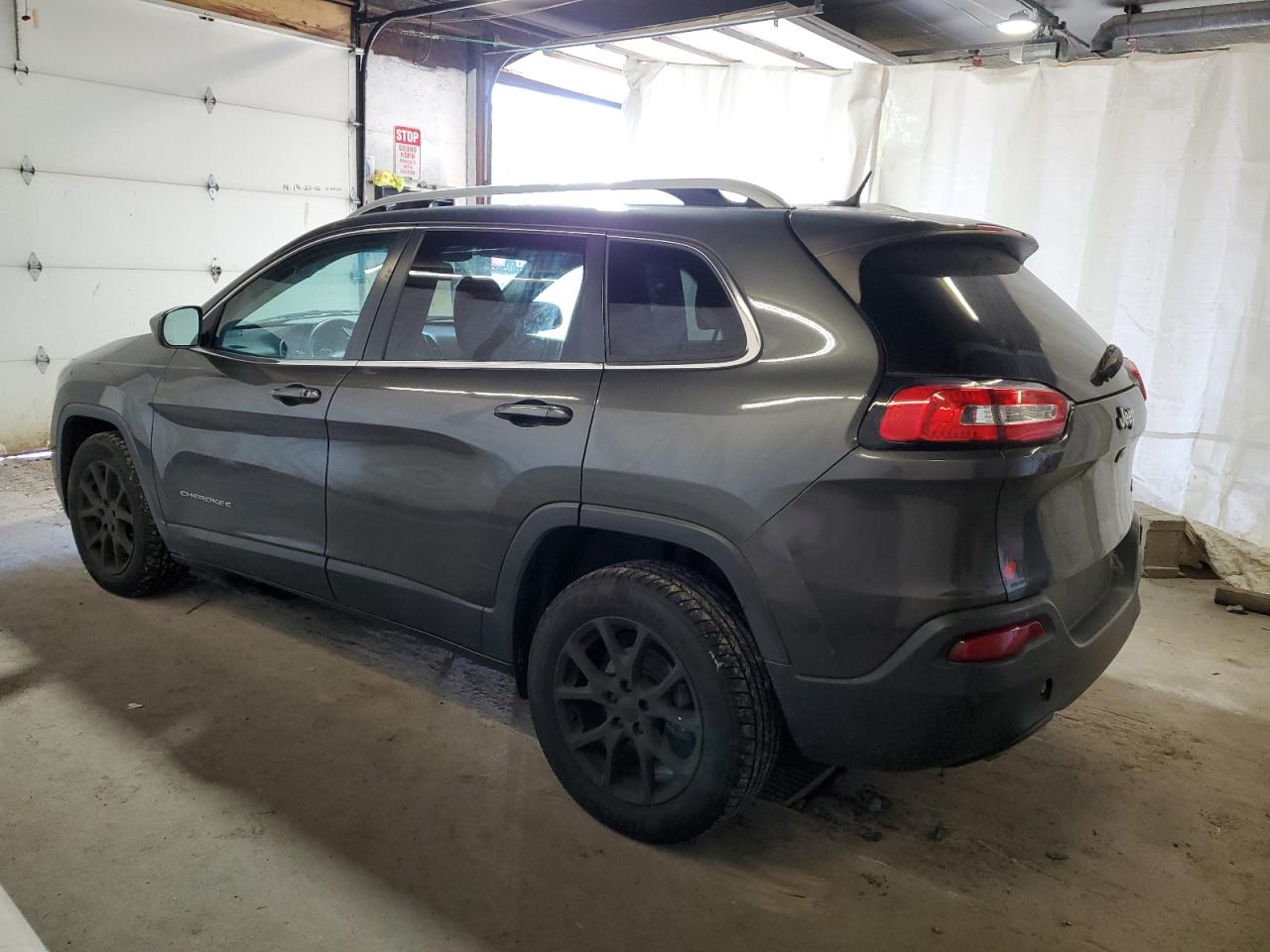 2016 JEEP CHEROKEE LATITUDE photo 3