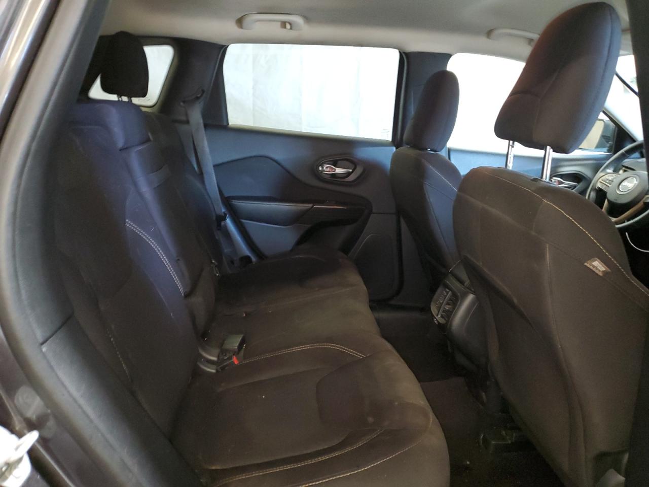 2016 JEEP CHEROKEE LATITUDE photo 21