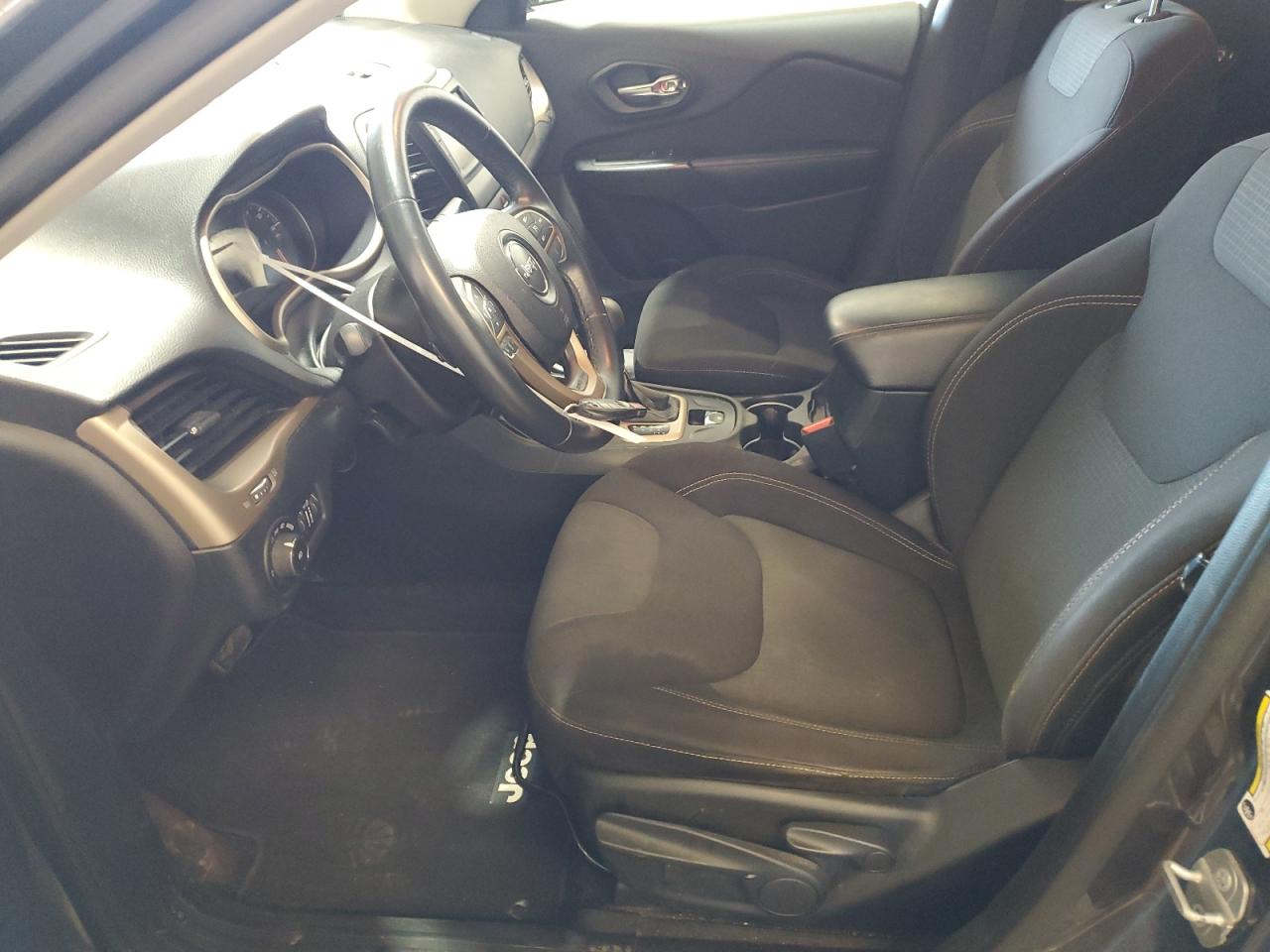 2016 JEEP CHEROKEE LATITUDE photo 13