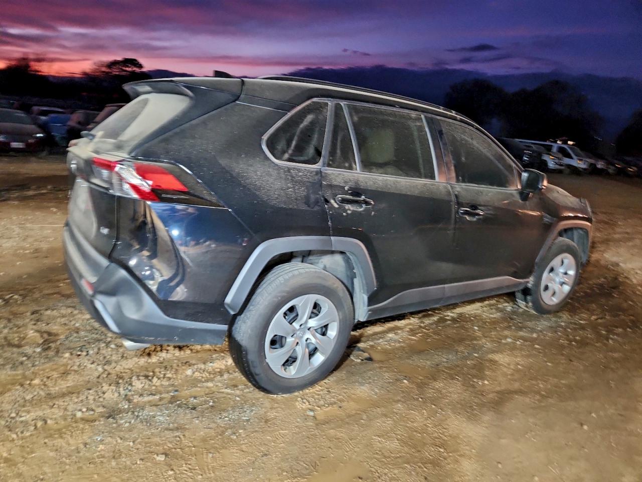 2019 TOYOTA RAV4 LE photo 5