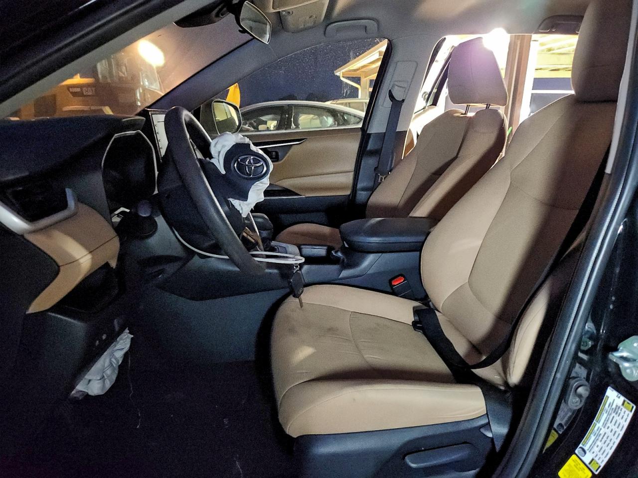 2019 TOYOTA RAV4 LE photo 13