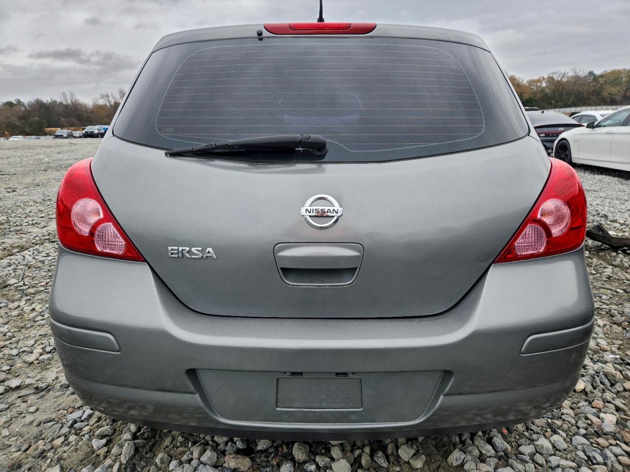 2011 NISSAN VERSA S photo 16