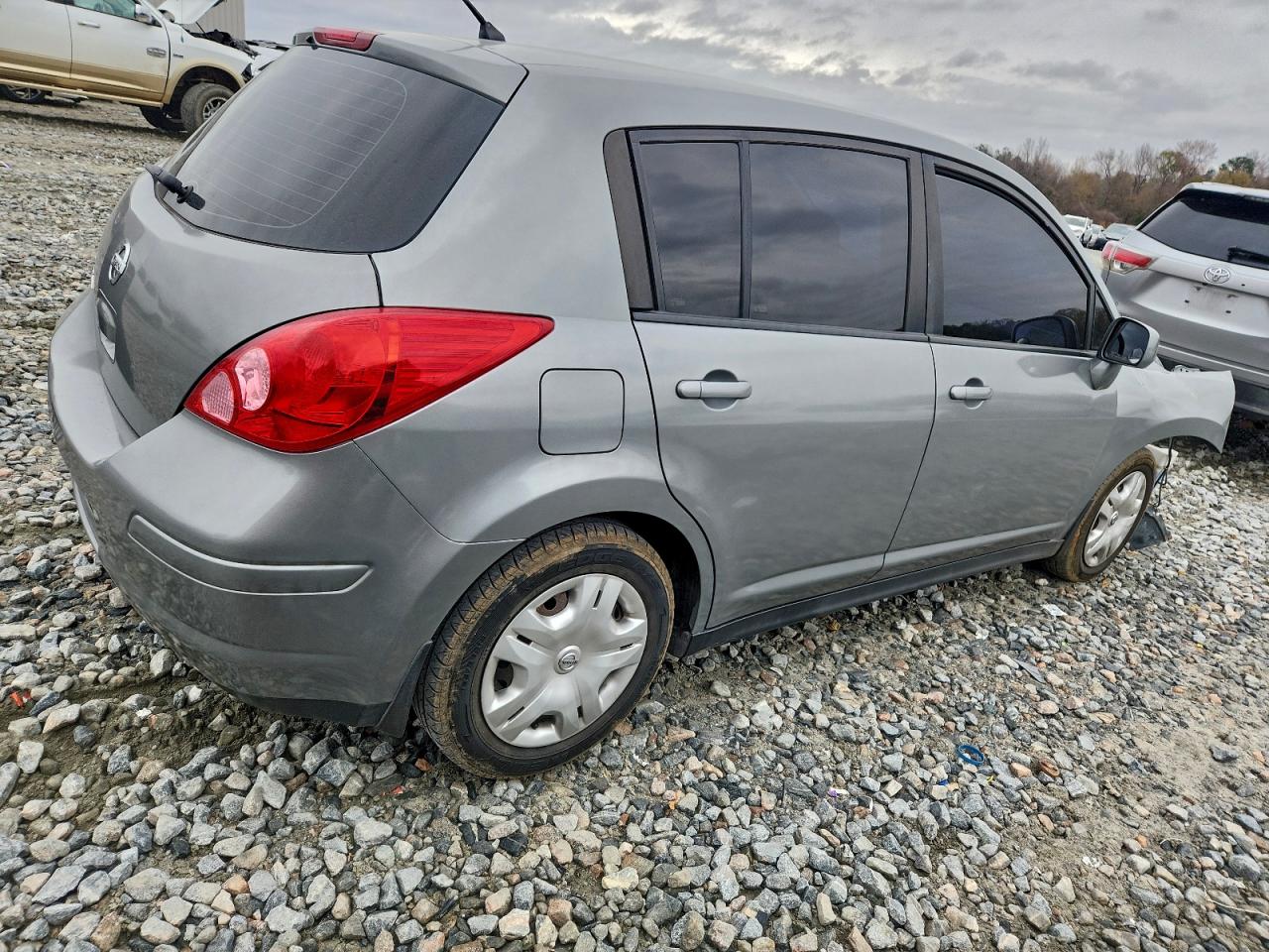 2011 NISSAN VERSA S photo 7