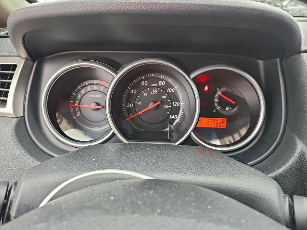 2011 NISSAN VERSA S photo 25