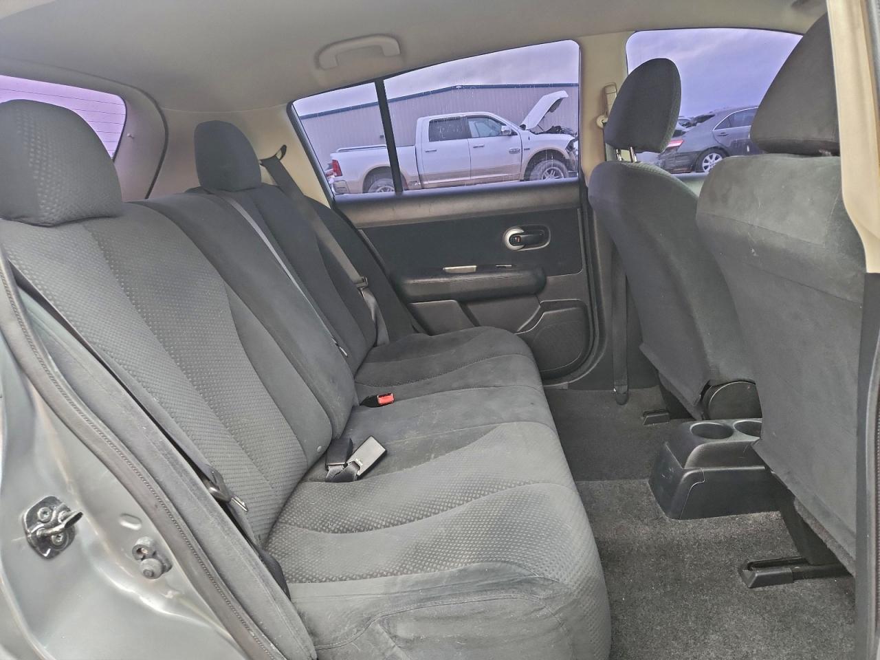 2011 NISSAN VERSA S photo 28