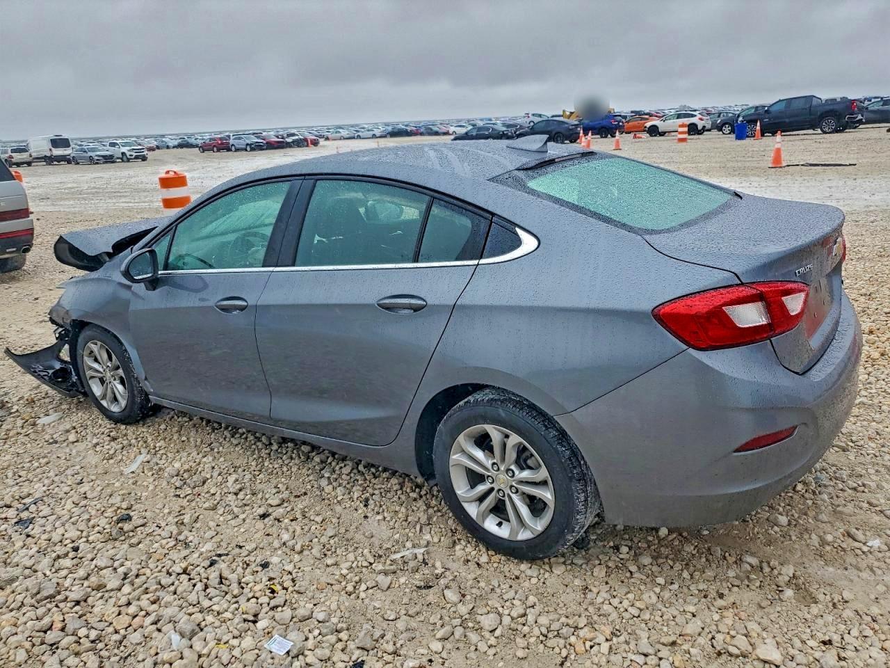2019 CHEVROLET CRUZE LT photo 2