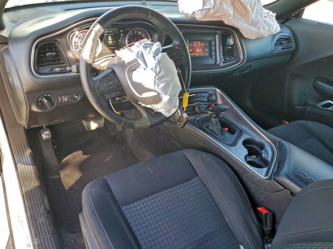 2016 DODGE CHALLENGER SXT photo 8