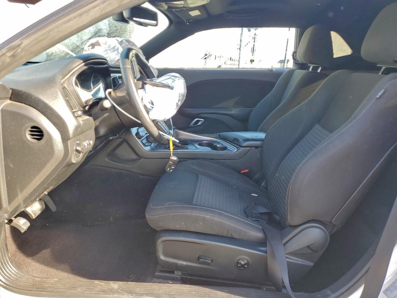 2016 DODGE CHALLENGER SXT photo 7