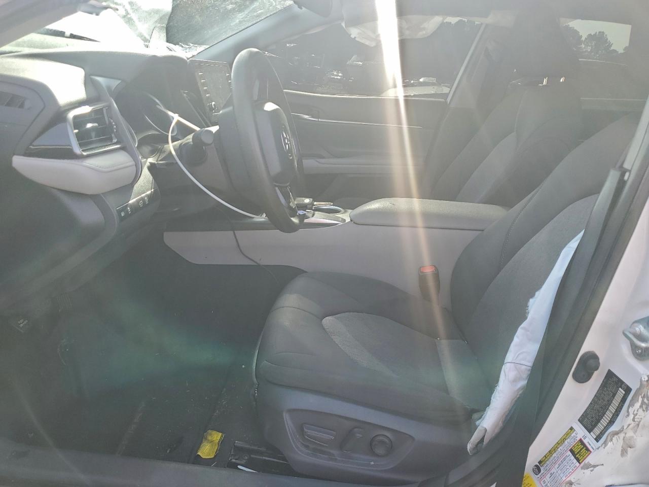 2021 TOYOTA CAMRY LE photo 7