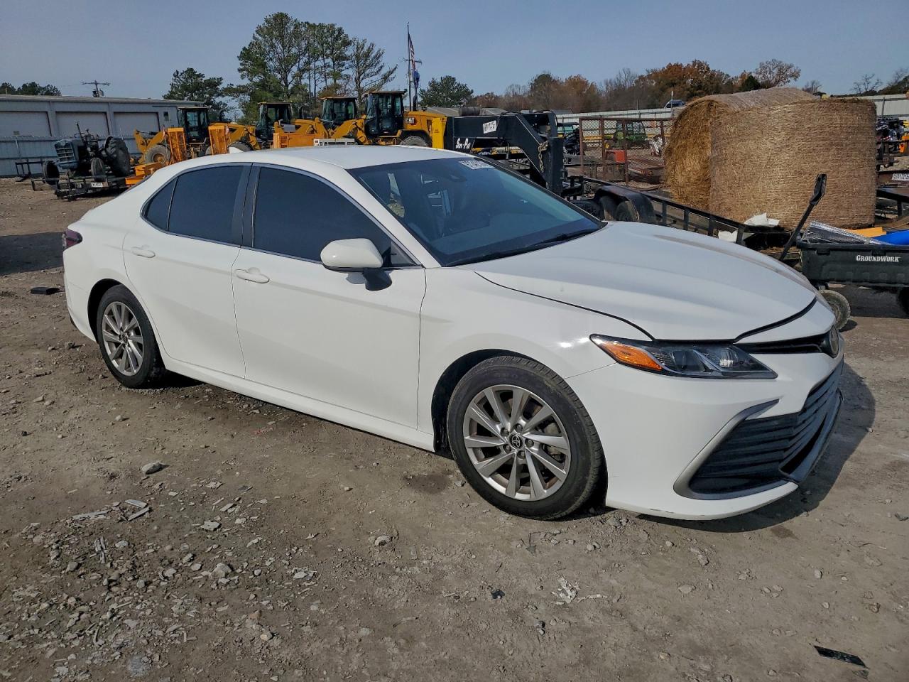 2021 TOYOTA CAMRY LE photo 4