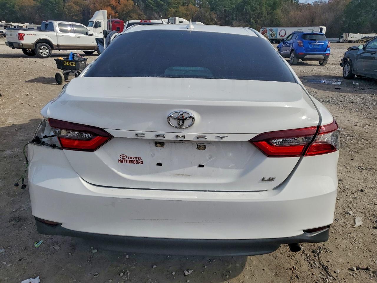 2021 TOYOTA CAMRY LE photo 6
