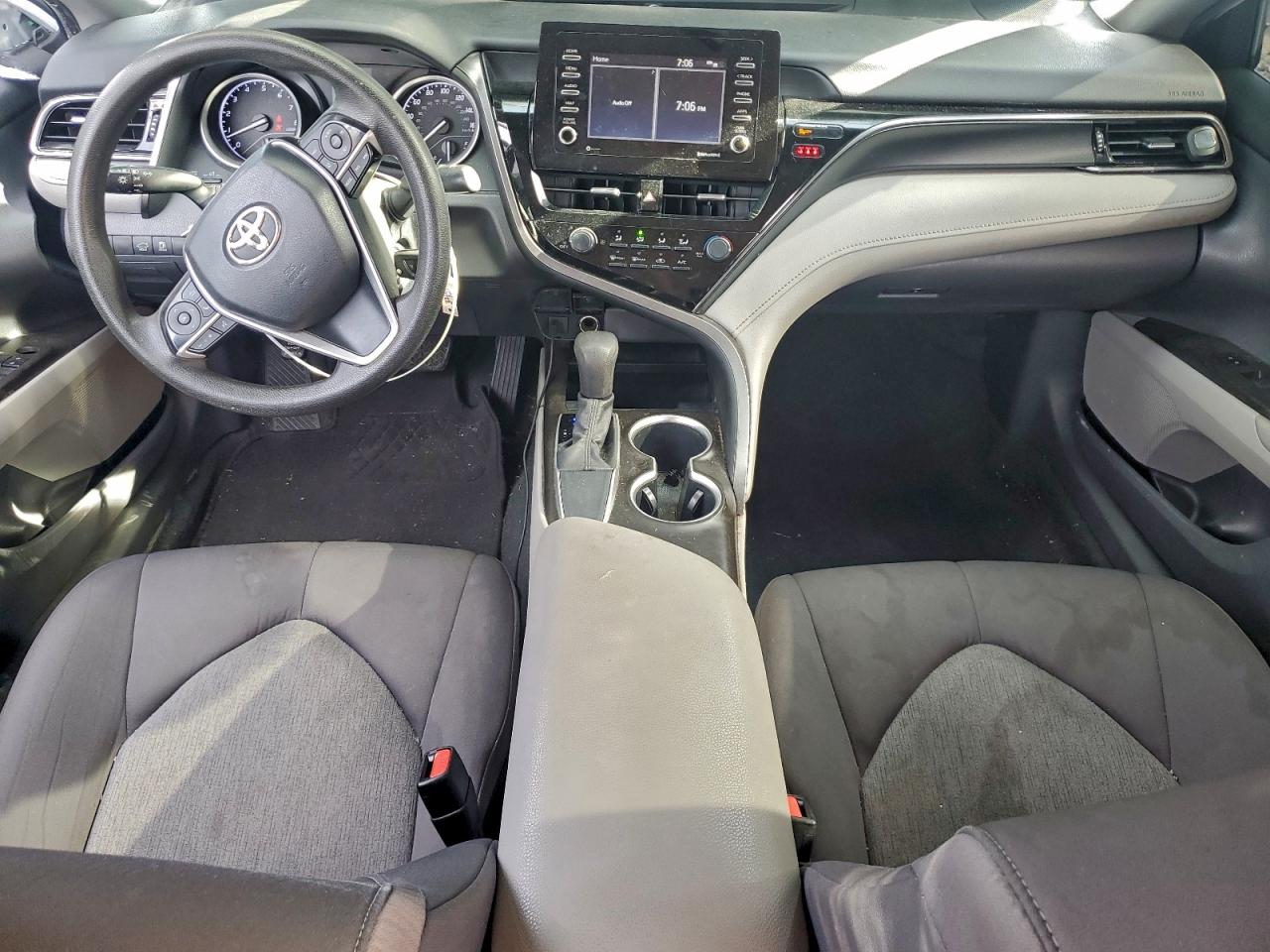 2021 TOYOTA CAMRY LE photo 8