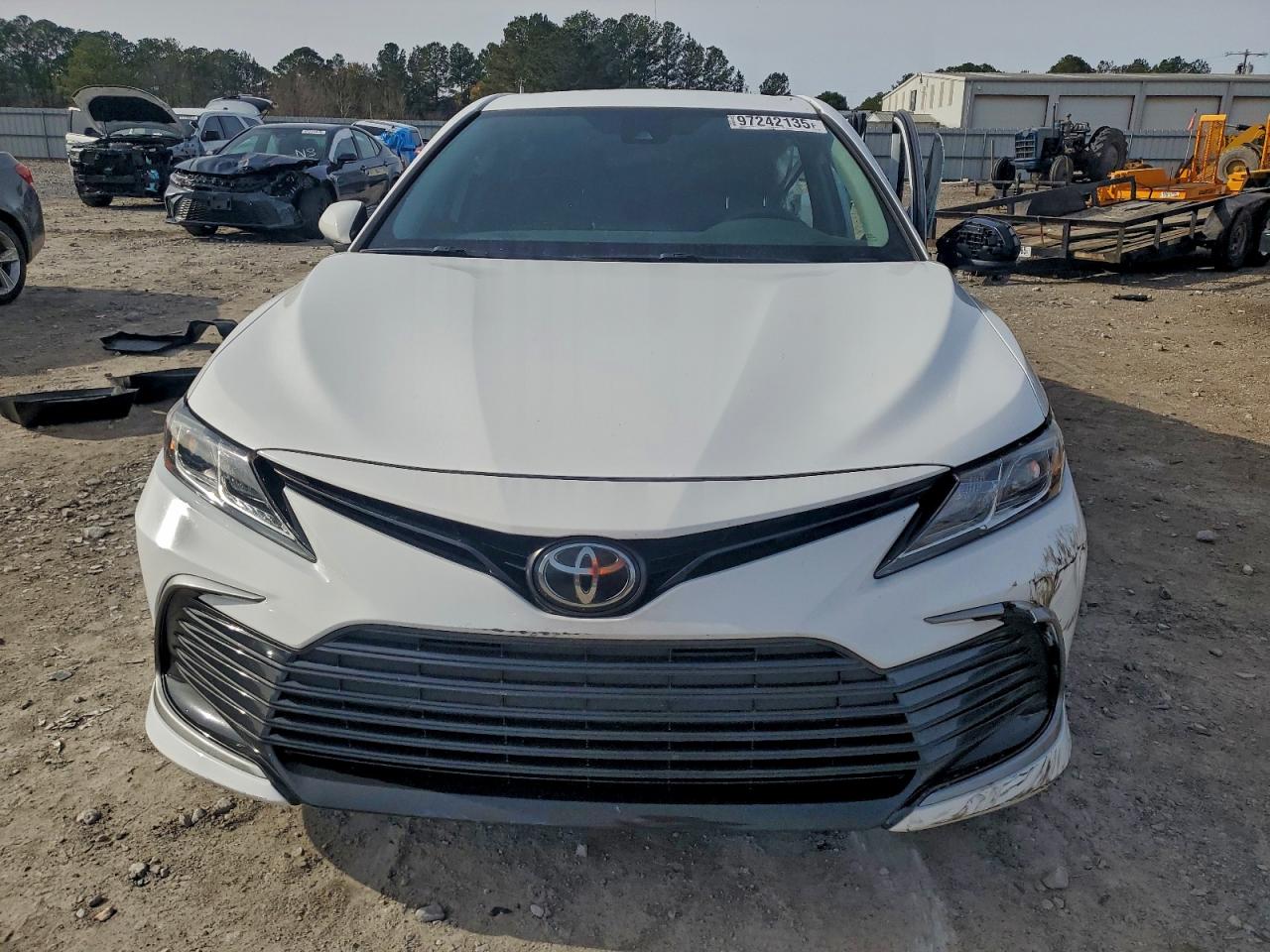 2021 TOYOTA CAMRY LE photo 5