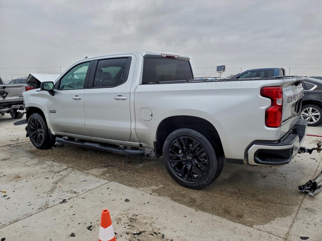 2021 CHEVROLET SILVERADO C1500 RST photo 2