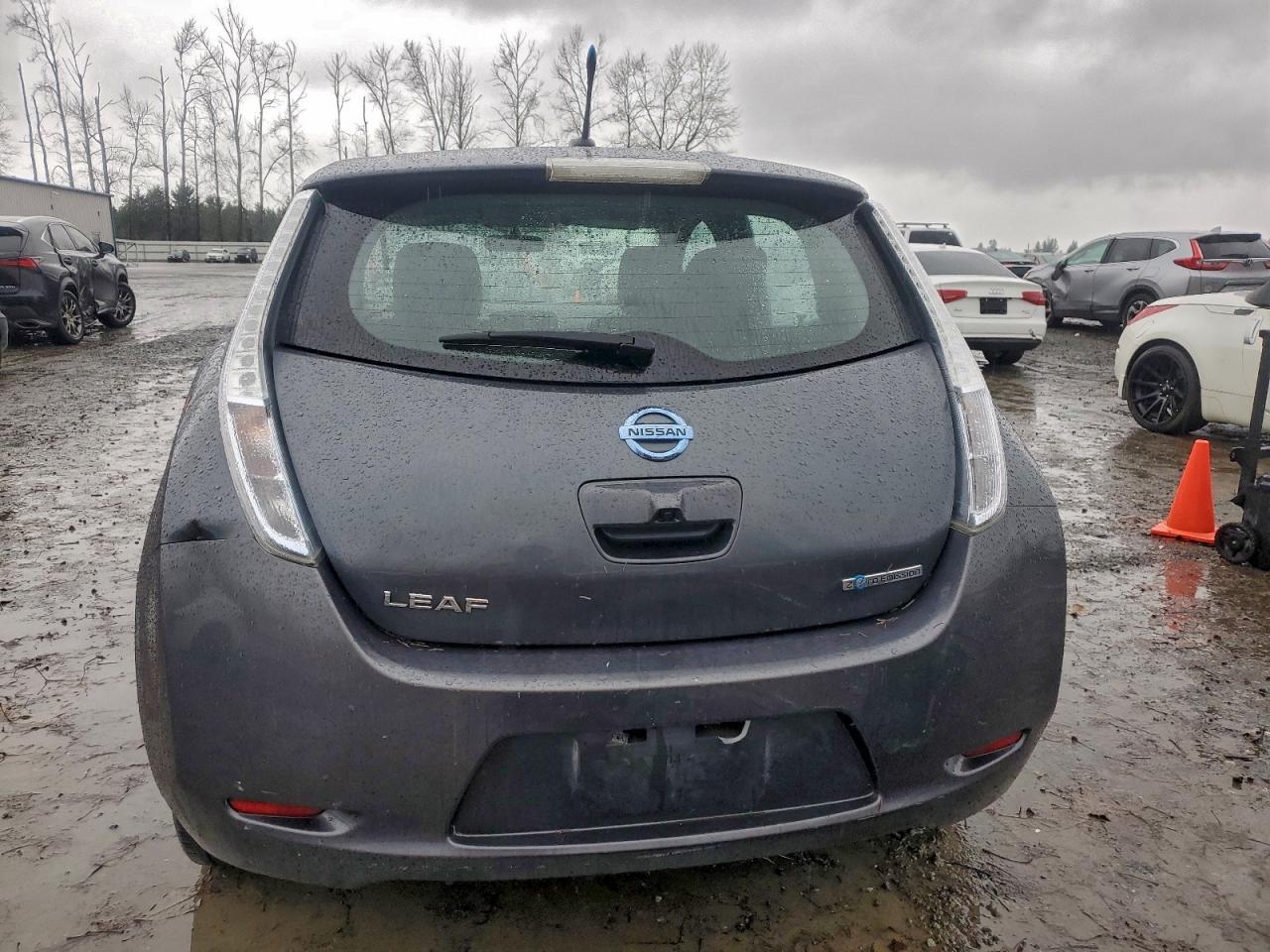 2013 NISSAN LEAF S photo 11