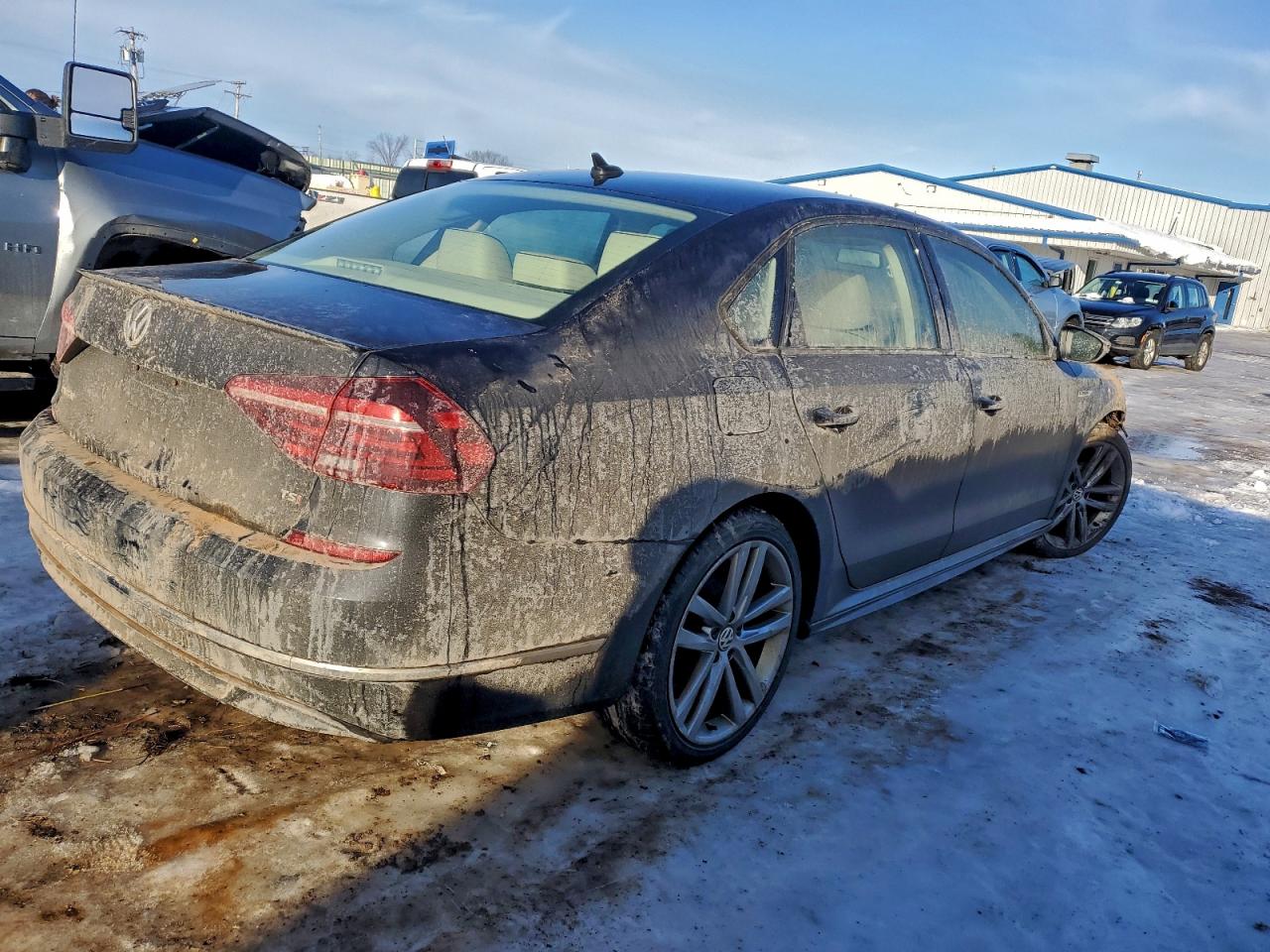 2018 VOLKSWAGEN PASSAT S photo 5