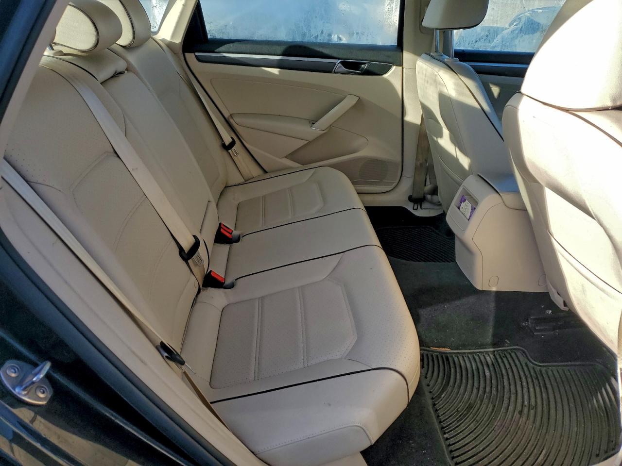2018 VOLKSWAGEN PASSAT S photo 19