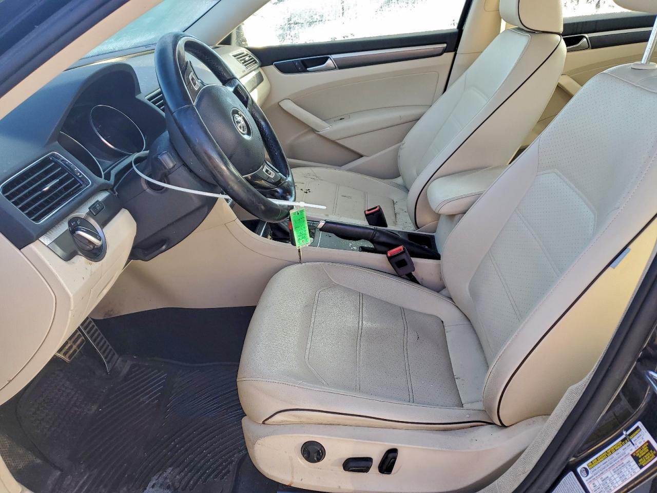 2018 VOLKSWAGEN PASSAT S photo 13