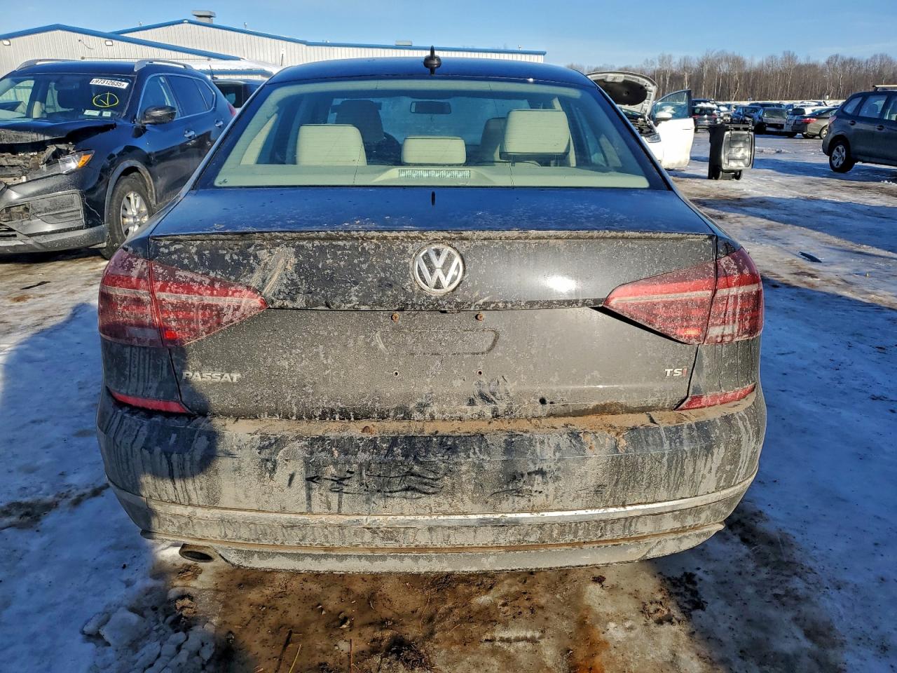2018 VOLKSWAGEN PASSAT S photo 11