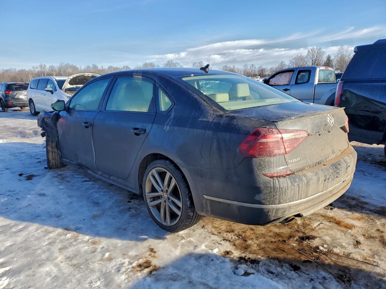 2018 VOLKSWAGEN PASSAT S photo 3