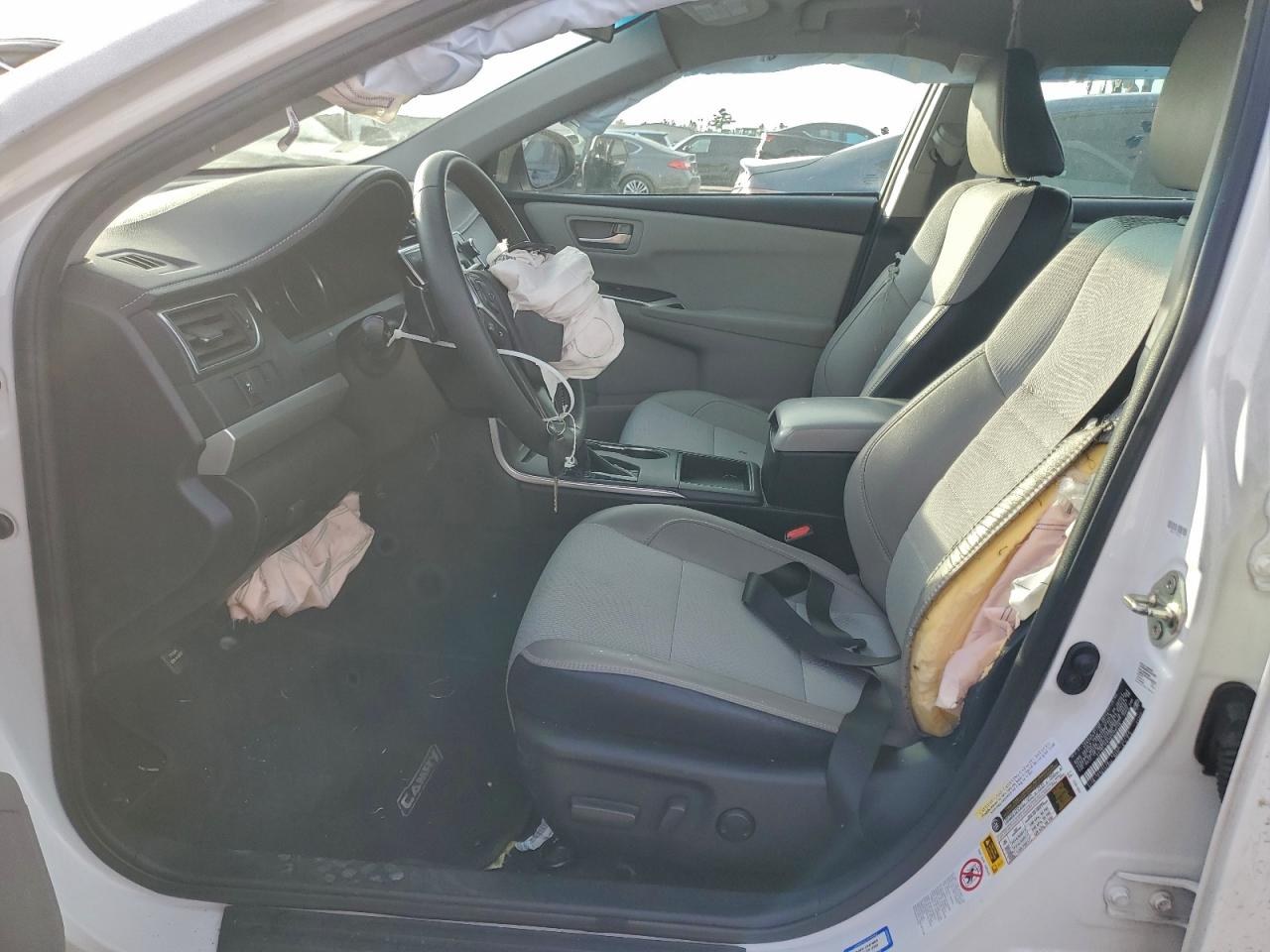 2016 TOYOTA CAMRY LE photo 19