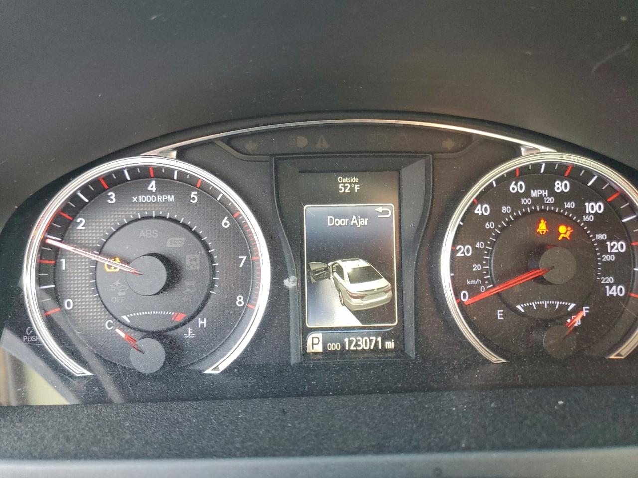 2016 TOYOTA CAMRY LE photo 25