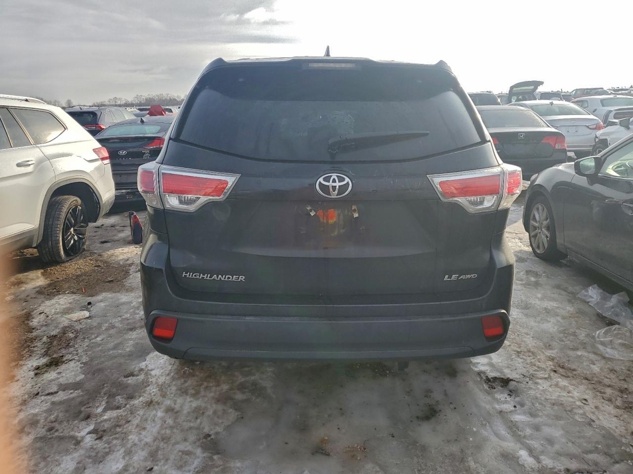 2014 TOYOTA HIGHLANDER LE photo 16
