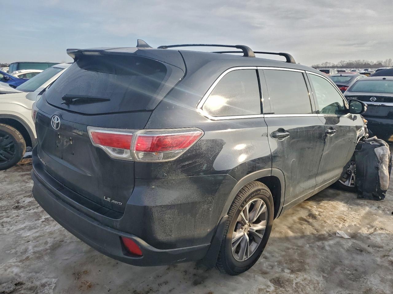 2014 TOYOTA HIGHLANDER LE photo 7