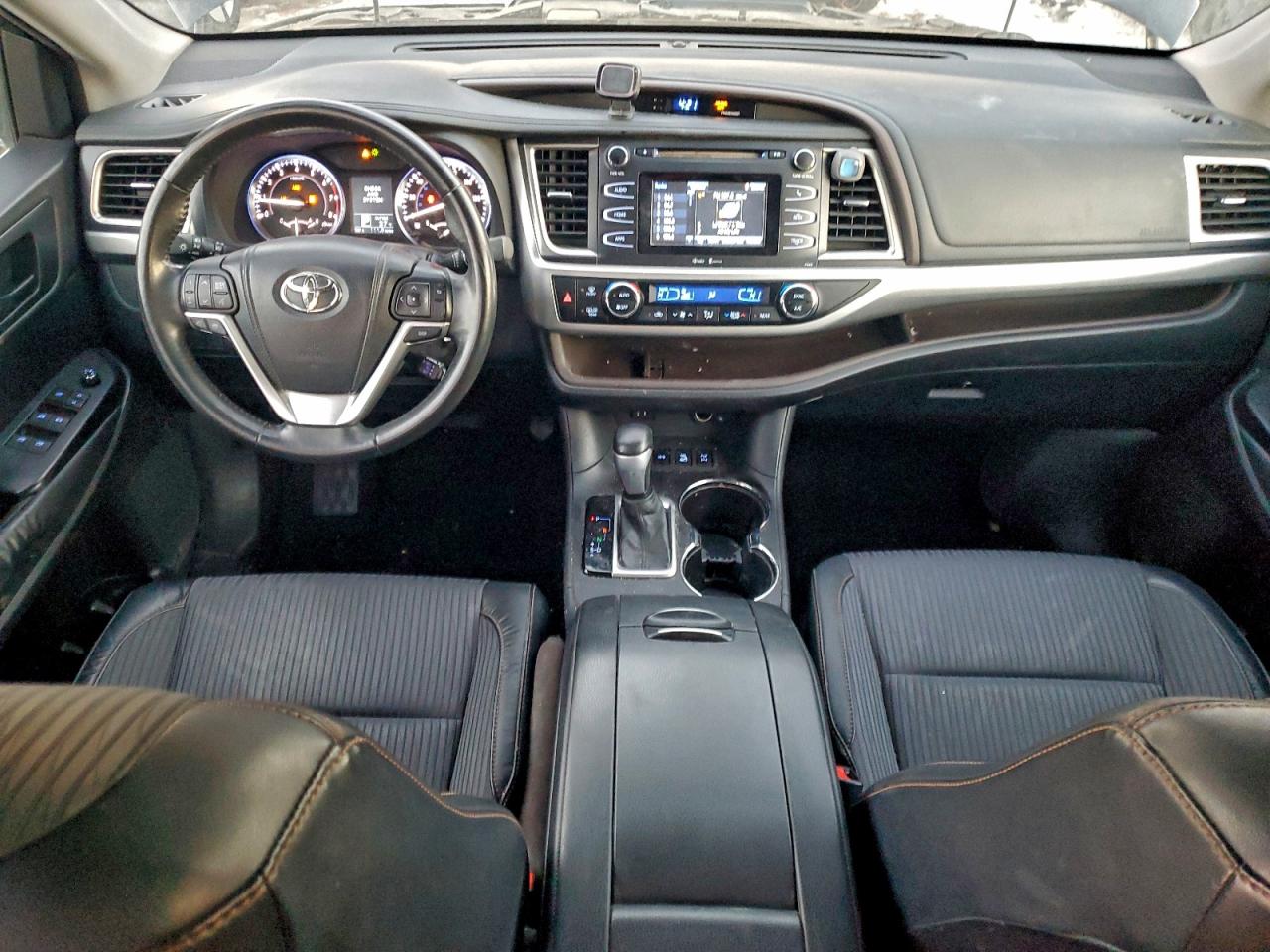 2014 TOYOTA HIGHLANDER LE photo 22