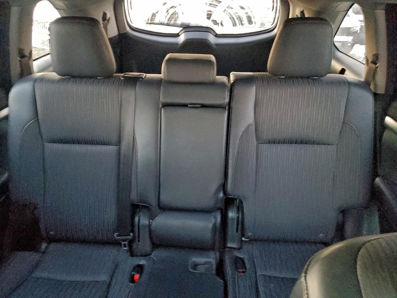 2014 TOYOTA HIGHLANDER LE photo 28