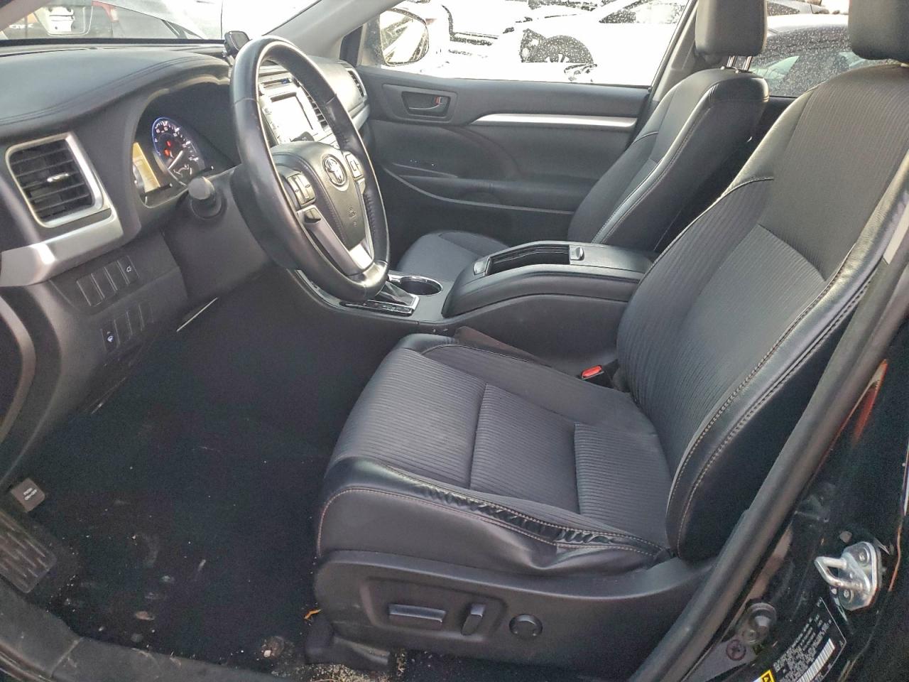 2014 TOYOTA HIGHLANDER LE photo 19
