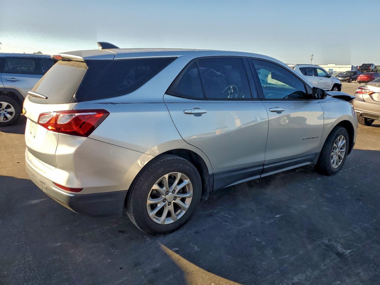 2018 CHEVROLET EQUINOX LS photo 3