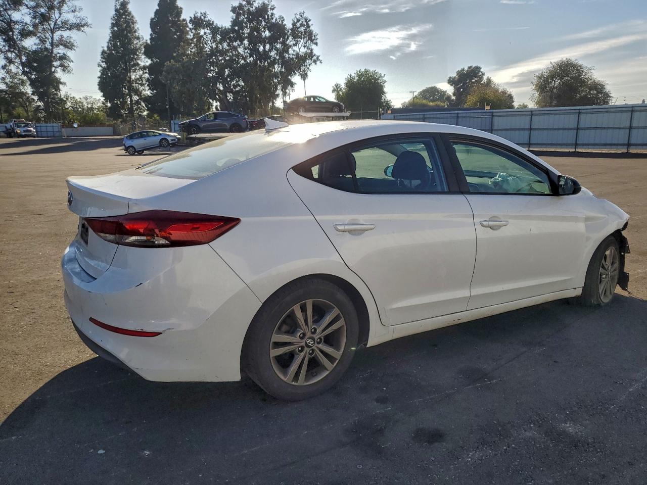 2018 HYUNDAI ELANTRA SEL photo 3