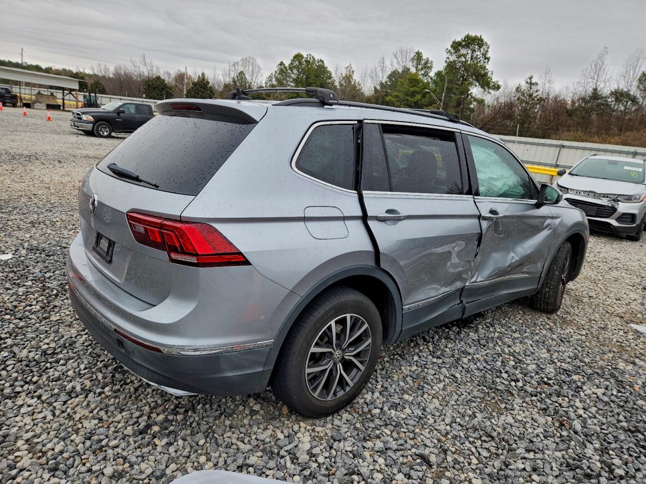 2020 VOLKSWAGEN TIGUAN SE photo 5