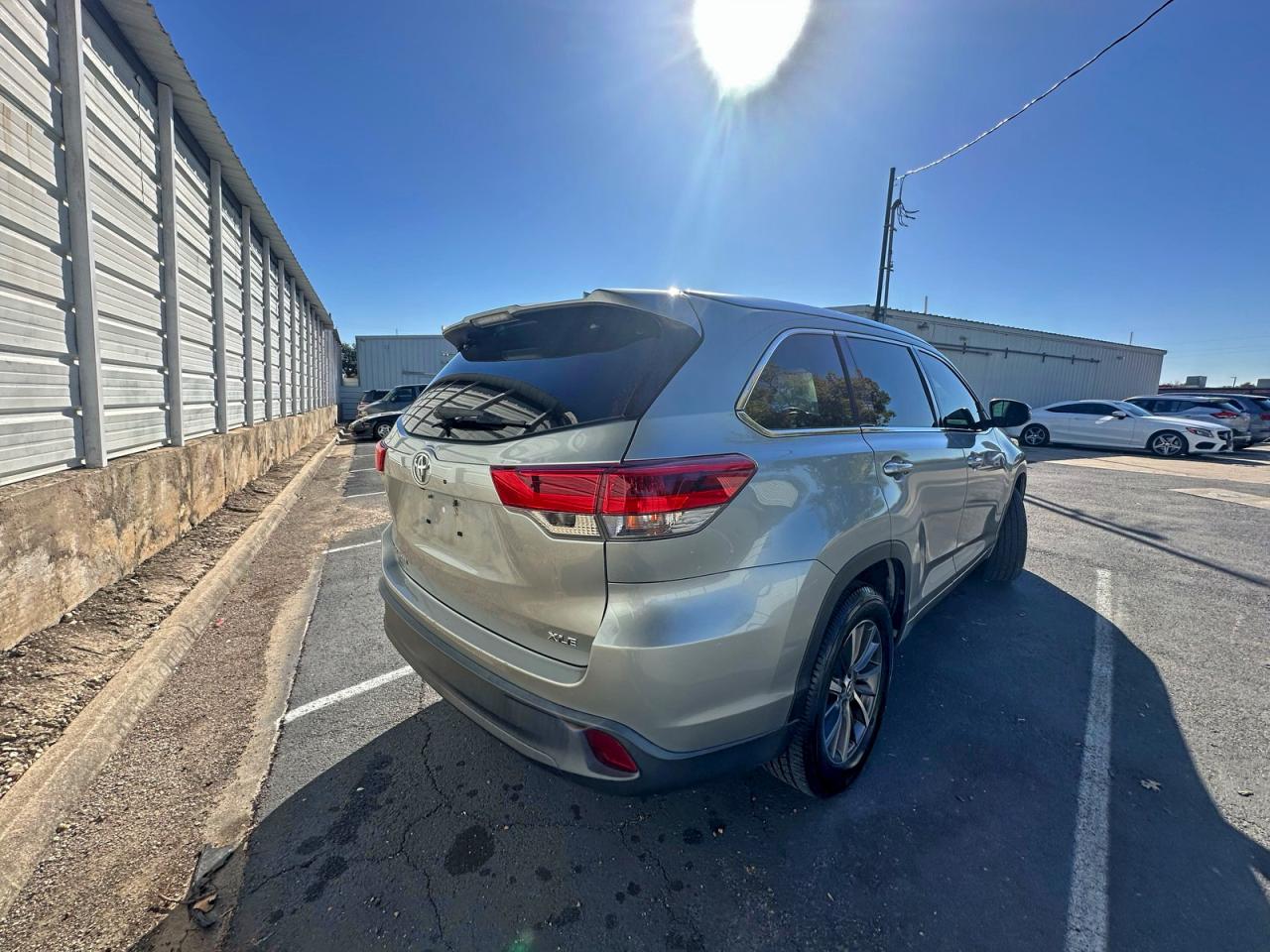 2018 TOYOTA HIGHLANDER SE photo 7