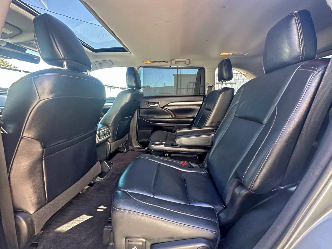 2018 TOYOTA HIGHLANDER SE photo 11