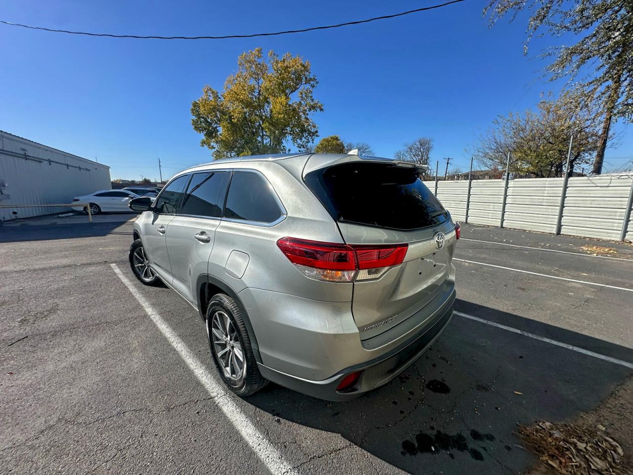 2018 TOYOTA HIGHLANDER SE photo 5