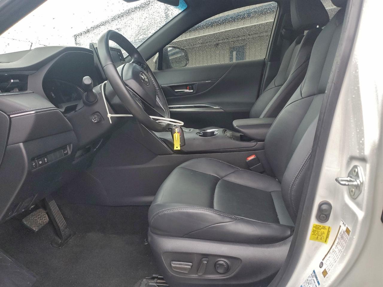 2022 TOYOTA VENZA LE photo 13