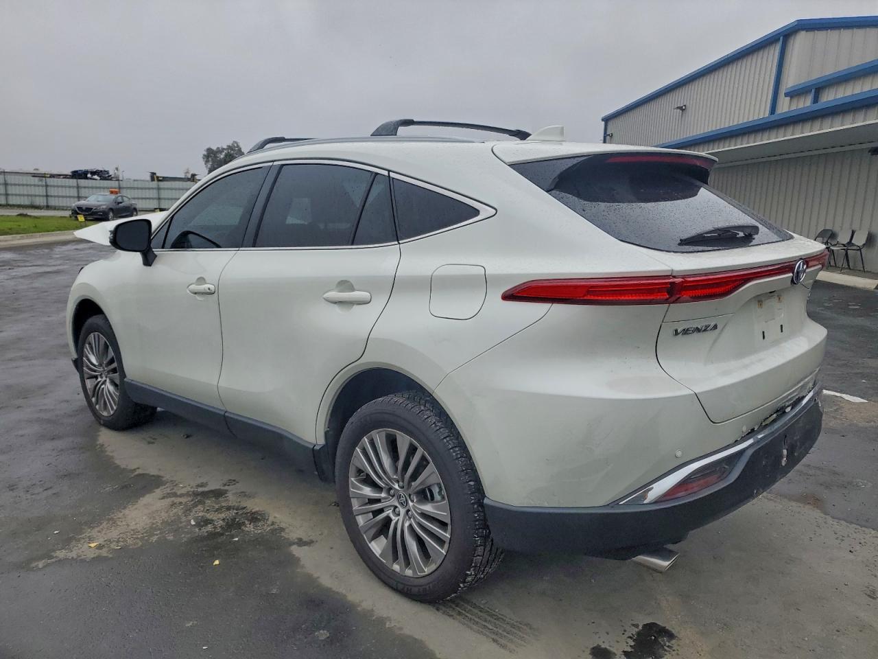 2022 TOYOTA VENZA LE photo 3