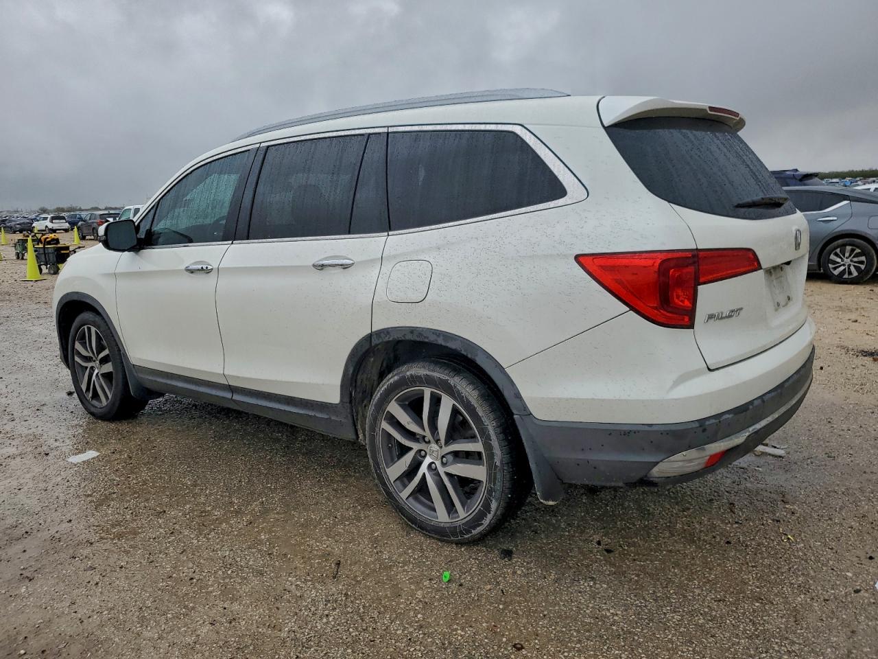 2016 HONDA PILOT TOURING photo 4
