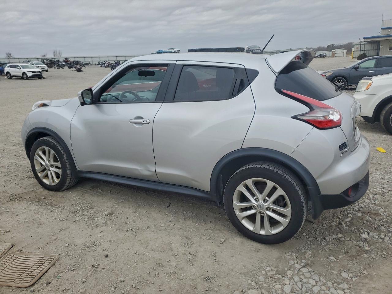 2015 NISSAN JUKE S photo 4