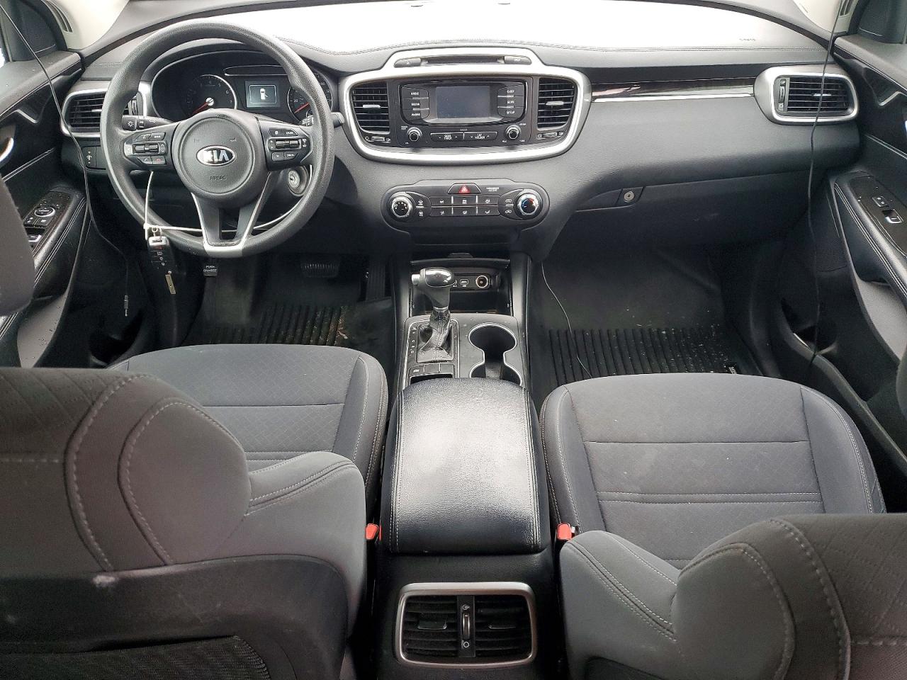 2017 KIA SORENTO LX photo 8