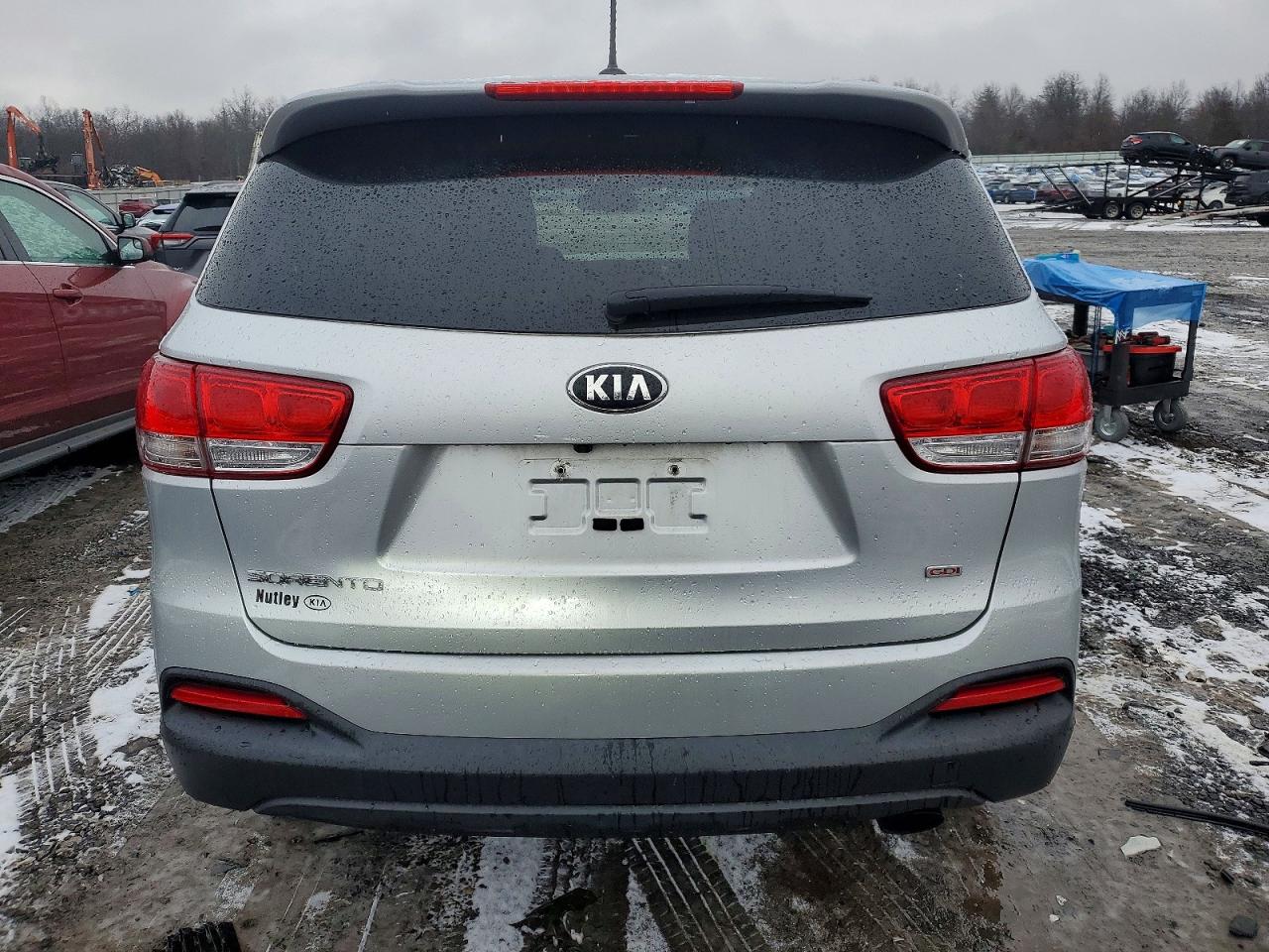 2017 KIA SORENTO LX photo 6