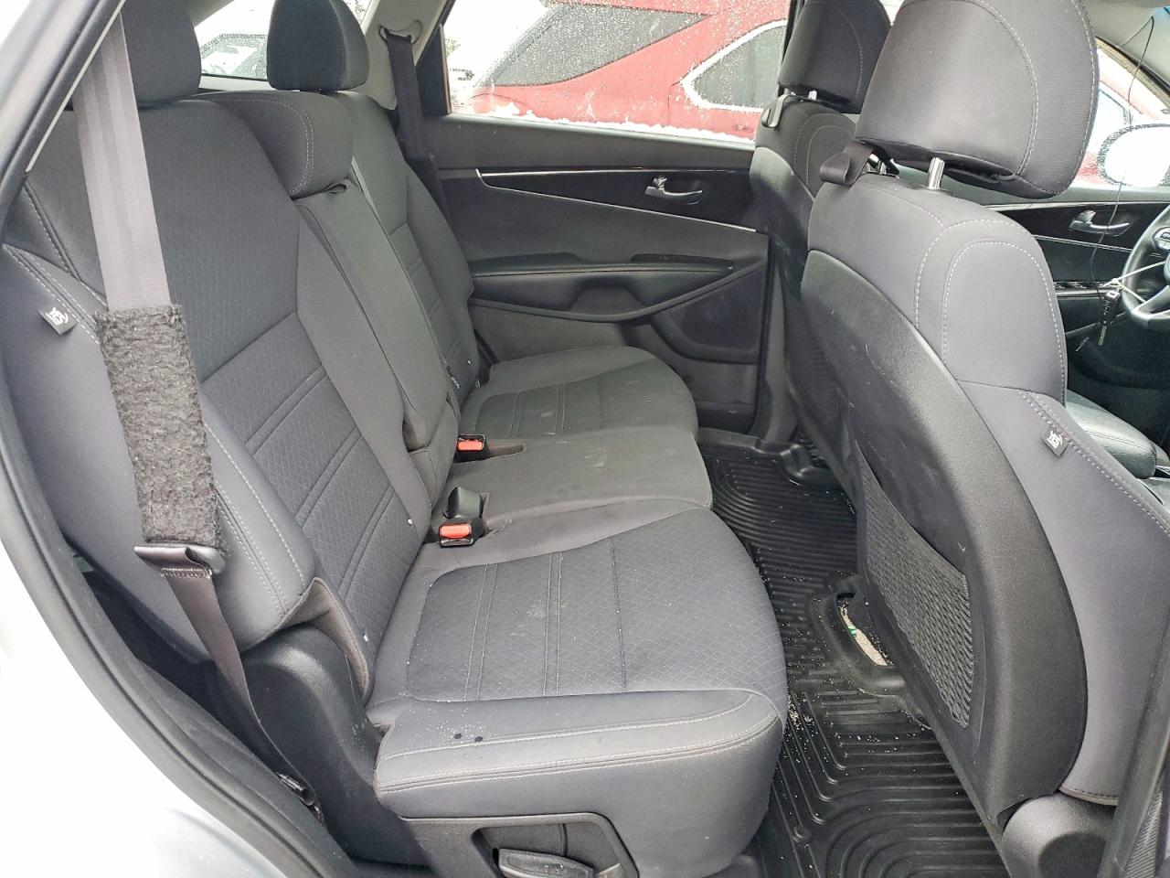 2017 KIA SORENTO LX photo 10